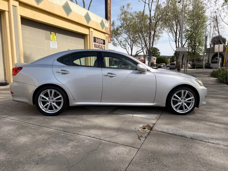 2007 Lexus IS 2nd Gen - Image 4 of 11