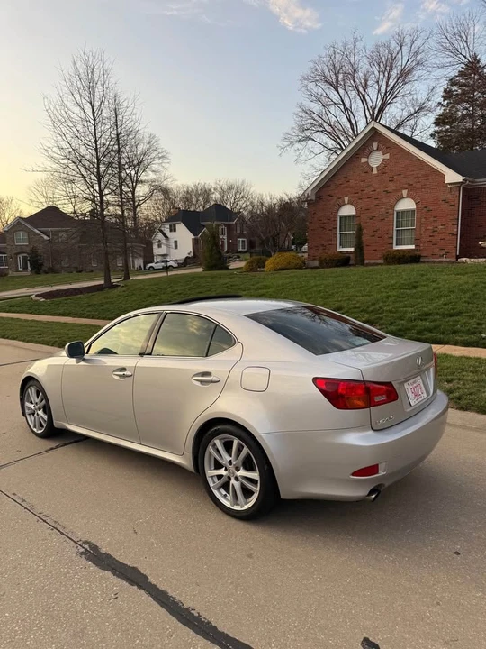 2007 Lexus IS 2nd Gen - Image 5 of 11