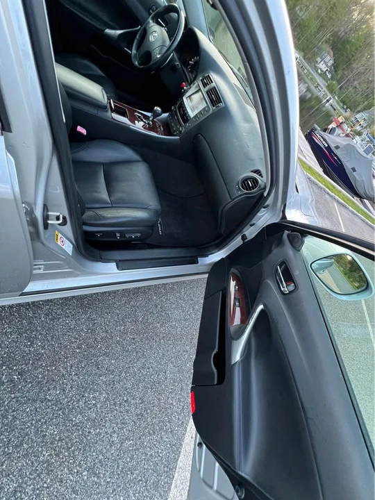 2007 Lexus IS 2nd Gen - Image 10 of 20