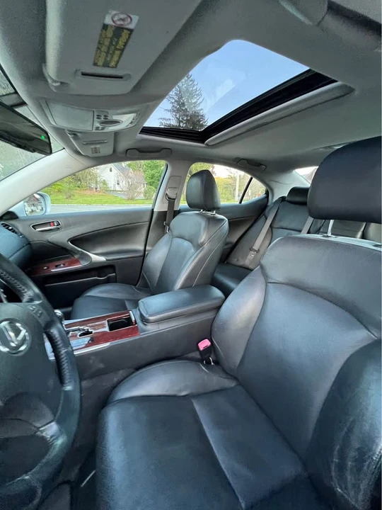 2007 Lexus IS 2nd Gen - Image 17 of 20