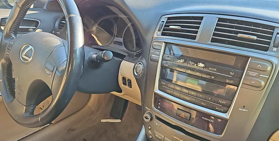 2007 Lexus IS 2nd Gen - Image 9 of 11