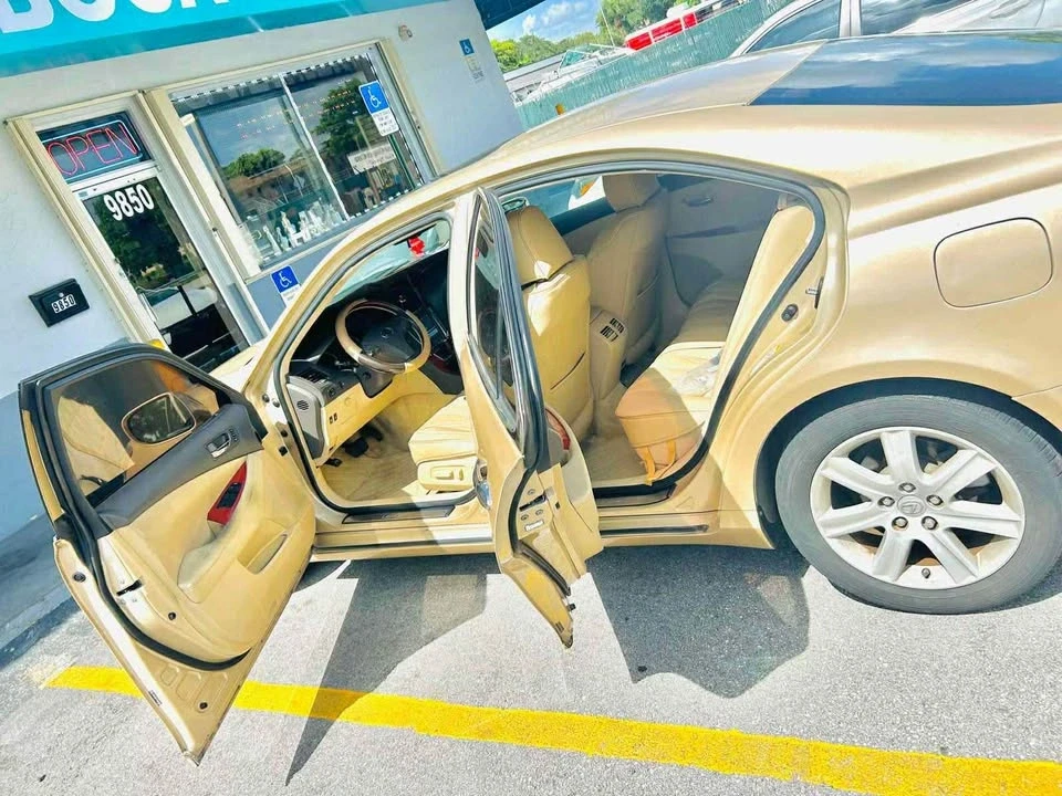 2007 Lexus IS 2nd Gen - Image 3 of 4