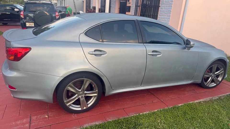 2007 Lexus IS 2nd Gen - Image 3 of 4