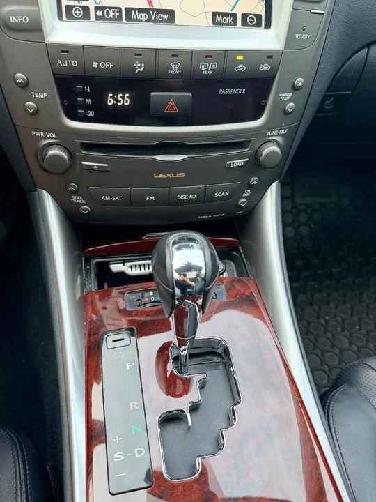 2007 Lexus IS 2nd Gen - Image 10 of 13