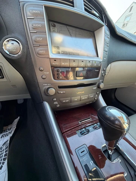 2007 Lexus IS 2nd Gen - Image 11 of 14
