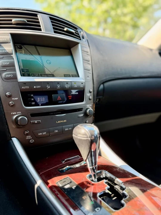2007 Lexus IS 2nd Gen - Image 16 of 20
