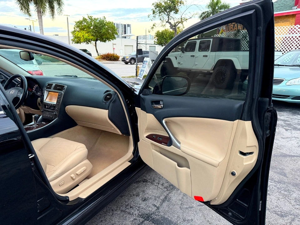 2007 Lexus IS 2nd Gen - Image 27 of 31