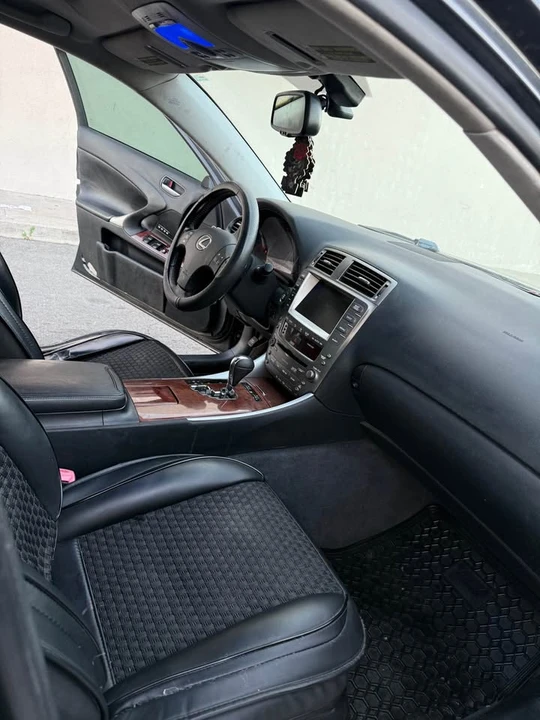 2007 Lexus IS 2nd Gen - Image 8 of 10