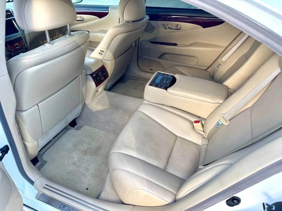 2007 Lexus LS 4th Gen - Image 9 of 16