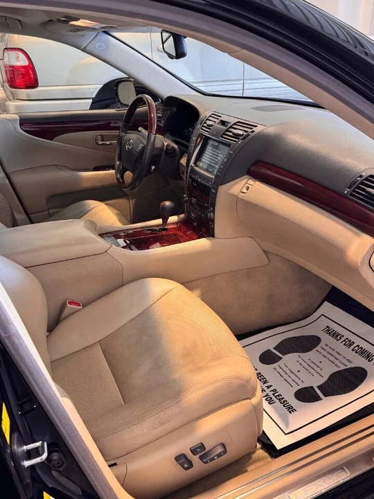 2007 Lexus LS 4th Gen - Image 10 of 19