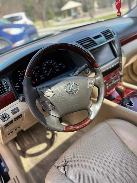 2007 Lexus LS 4th Gen - Image 10 of 13