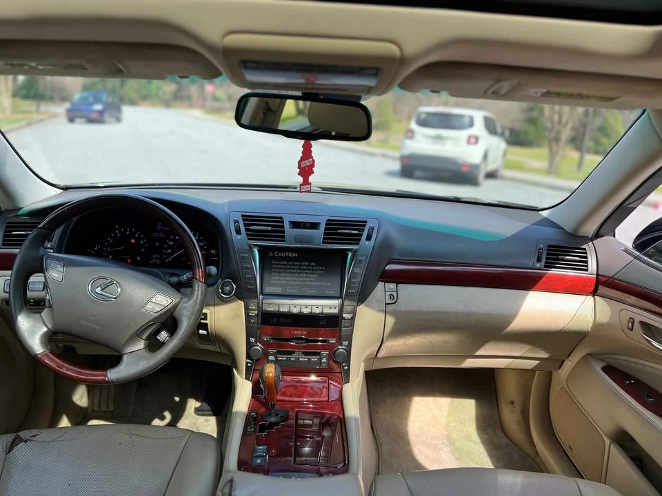 2007 Lexus LS 4th Gen - Image 9 of 13