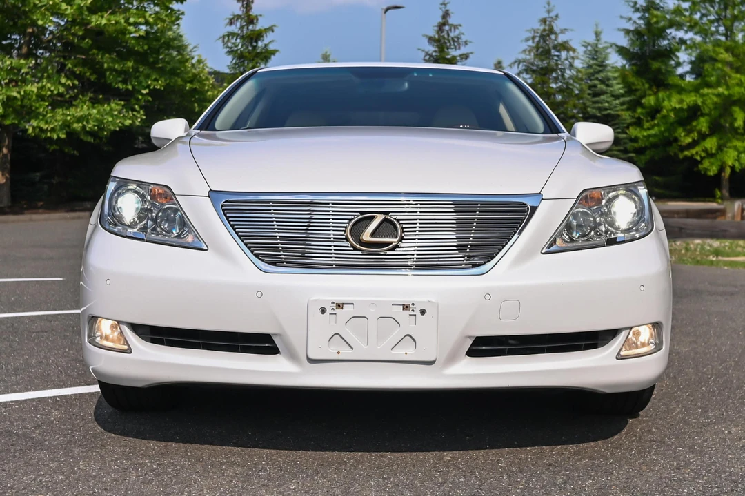 2007 Lexus LS 4th Gen - Image 2 of 31