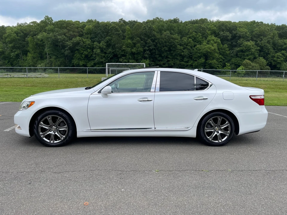 2007 Lexus LS 4th Gen - Image 8 of 31