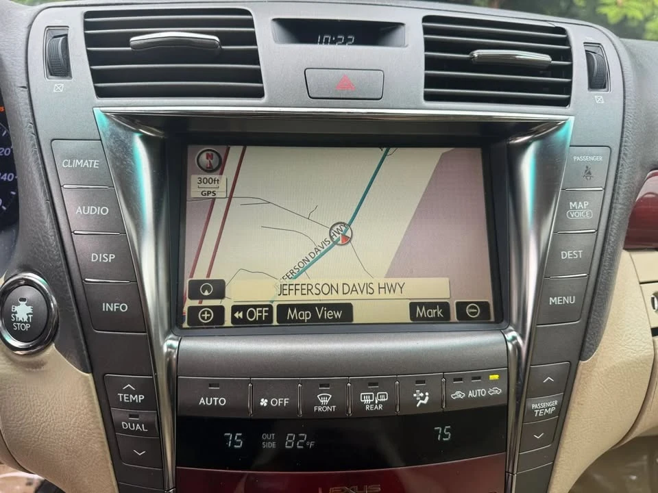 2007 Lexus LS 4th Gen - Image 13 of 16