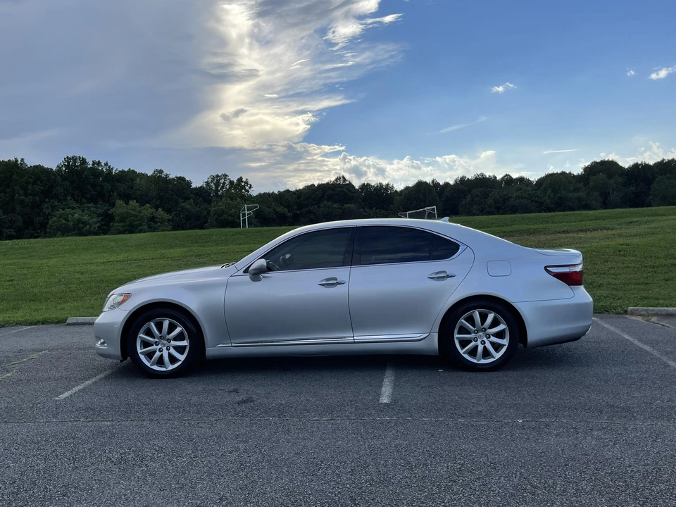 2007 Lexus LS 4th Gen - Image 8 of 31