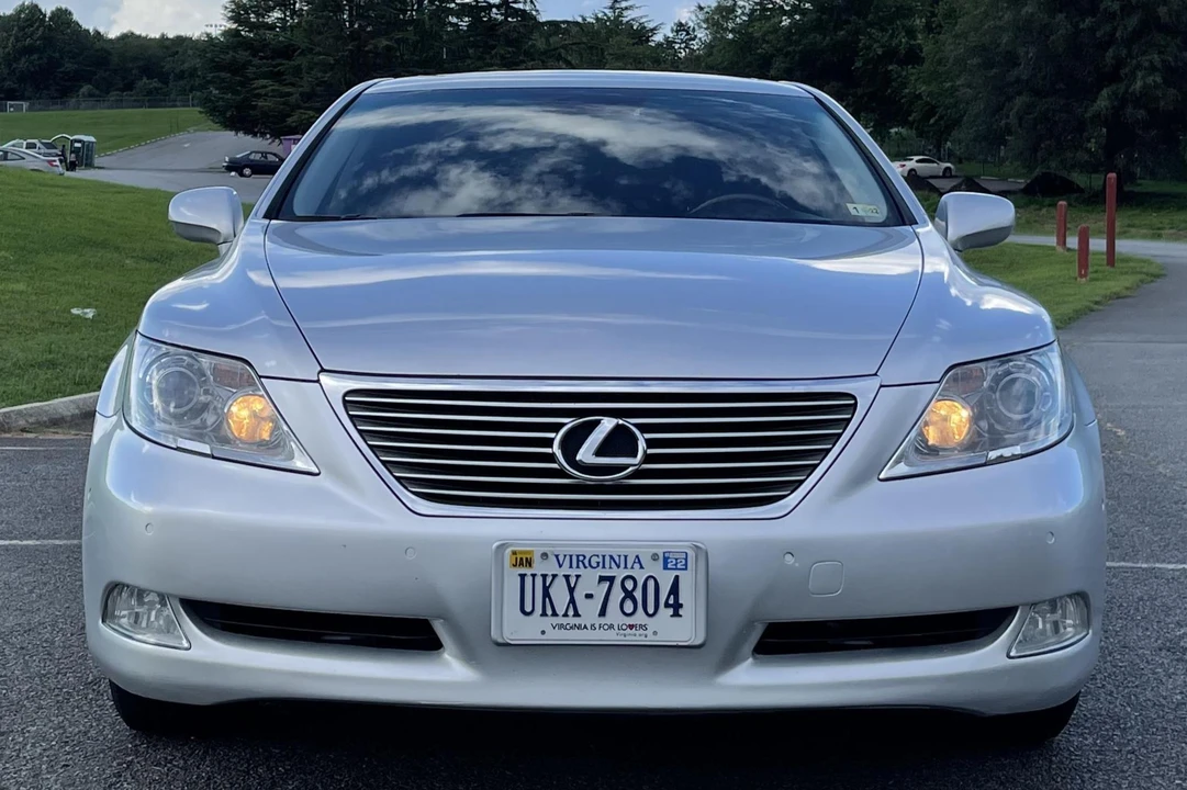 2007 Lexus LS 4th Gen - Image 2 of 31