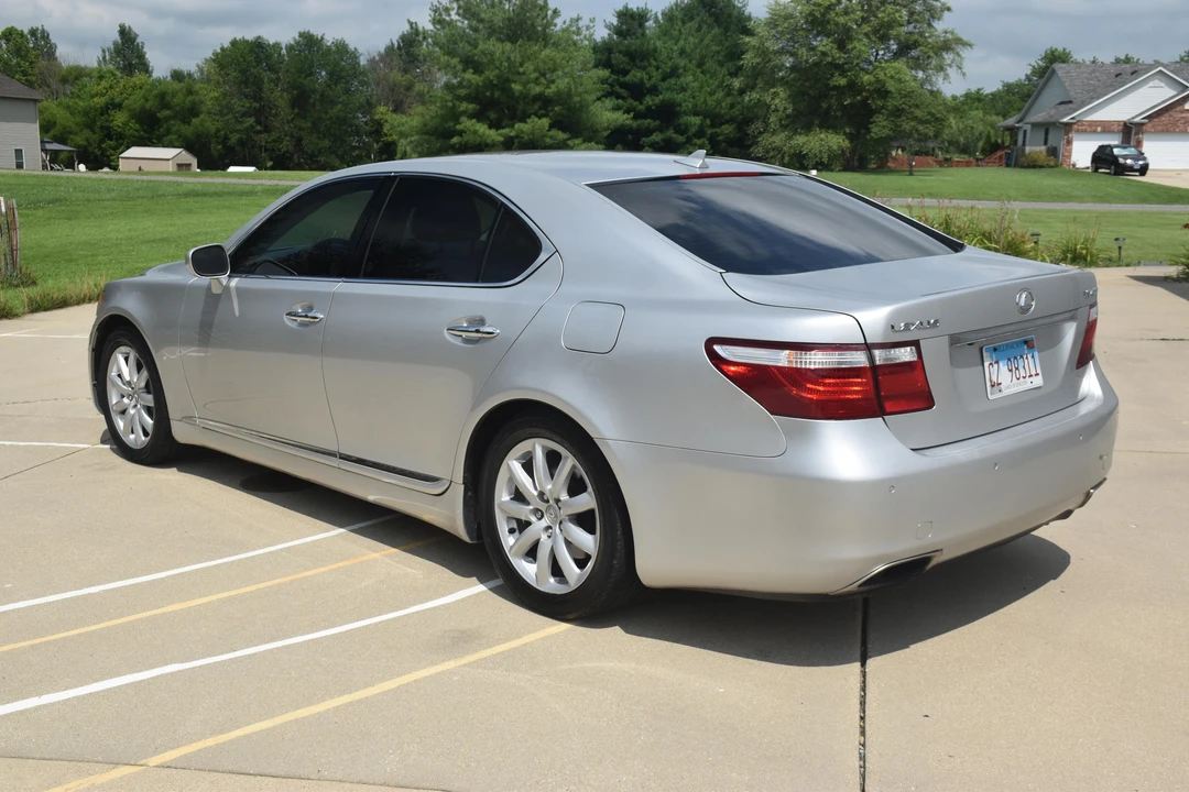 2007 Lexus LS 4th Gen - Image 10 of 31