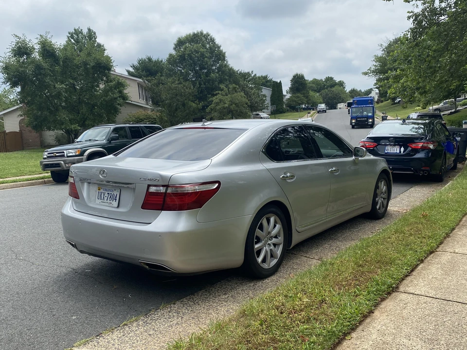 2007 Lexus LS 4th Gen - Image 13 of 31
