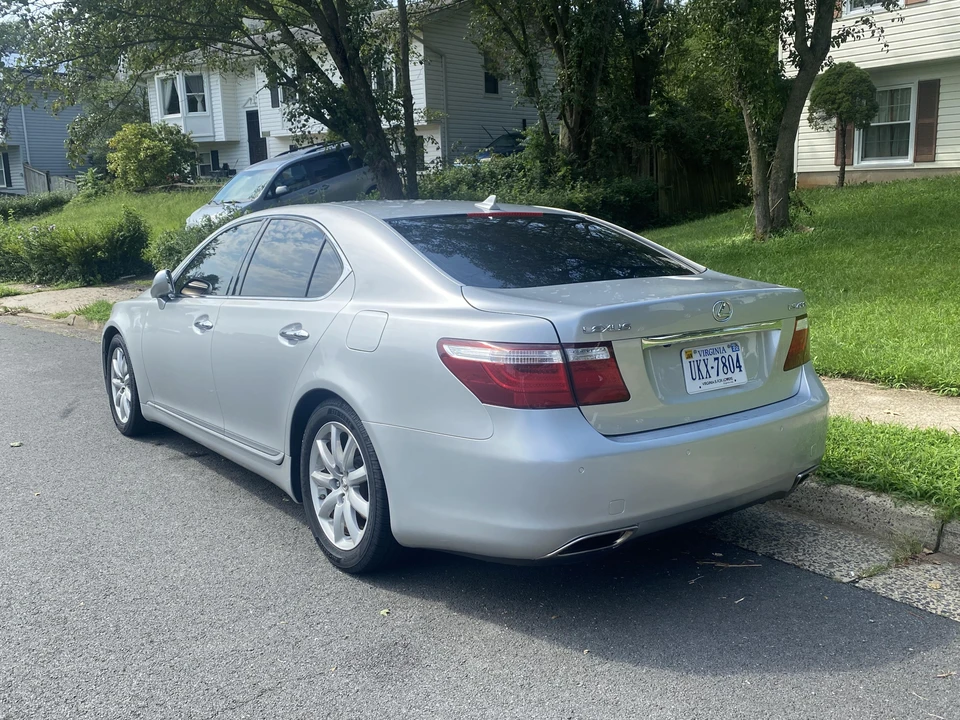 2007 Lexus LS 4th Gen - Image 9 of 31