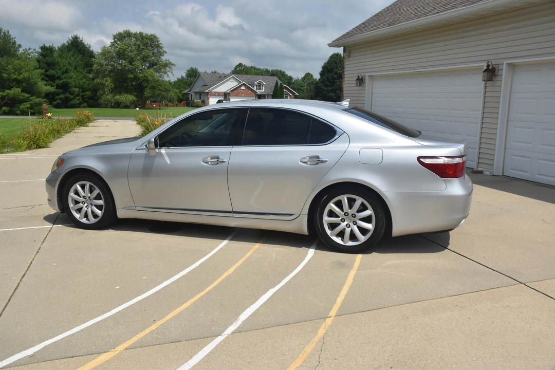 2007 Lexus LS 4th Gen - Image 9 of 31