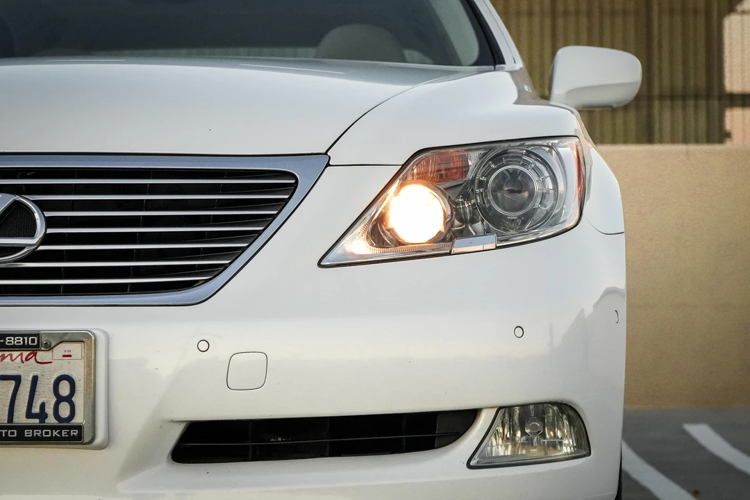 2007 Lexus LS 4th Gen - Image 12 of 31