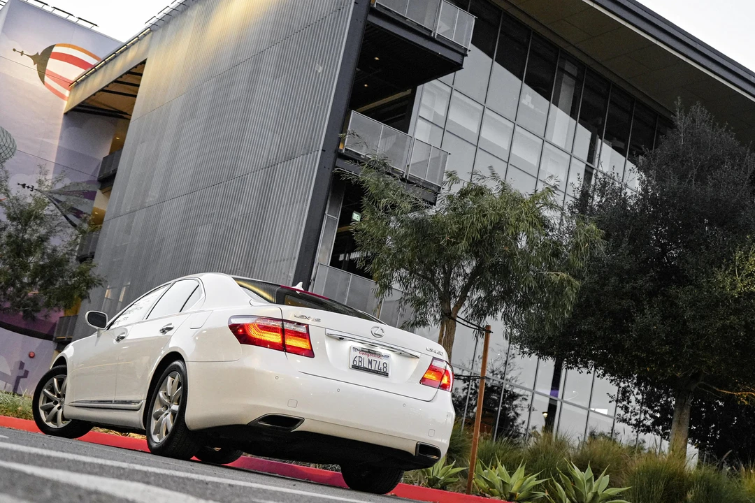 2007 Lexus LS 4th Gen - Image 8 of 31
