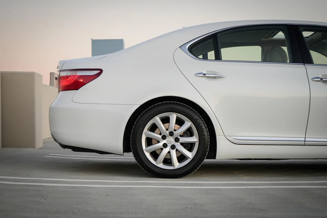 2007 Lexus LS 4th Gen - Image 21 of 31