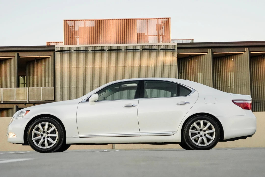 2007 Lexus LS 4th Gen - Image 3 of 31