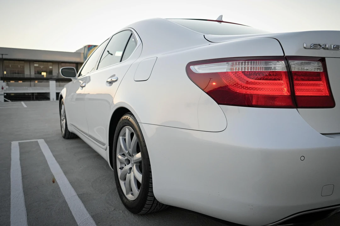2007 Lexus LS 4th Gen - Image 17 of 31