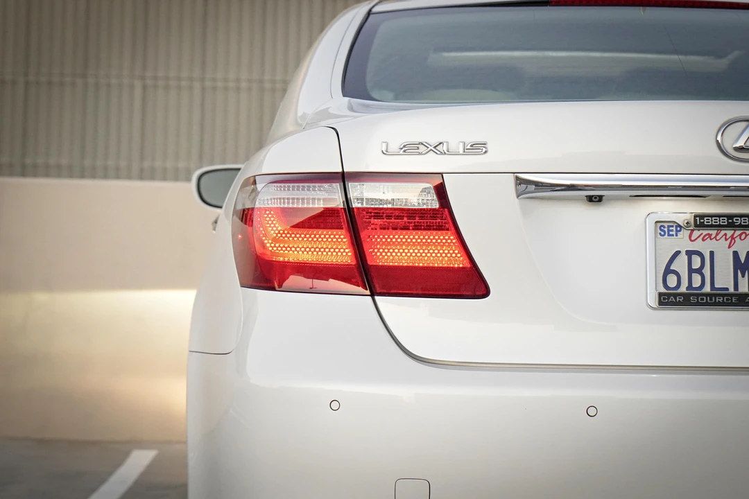 2007 Lexus LS 4th Gen - Image 18 of 31