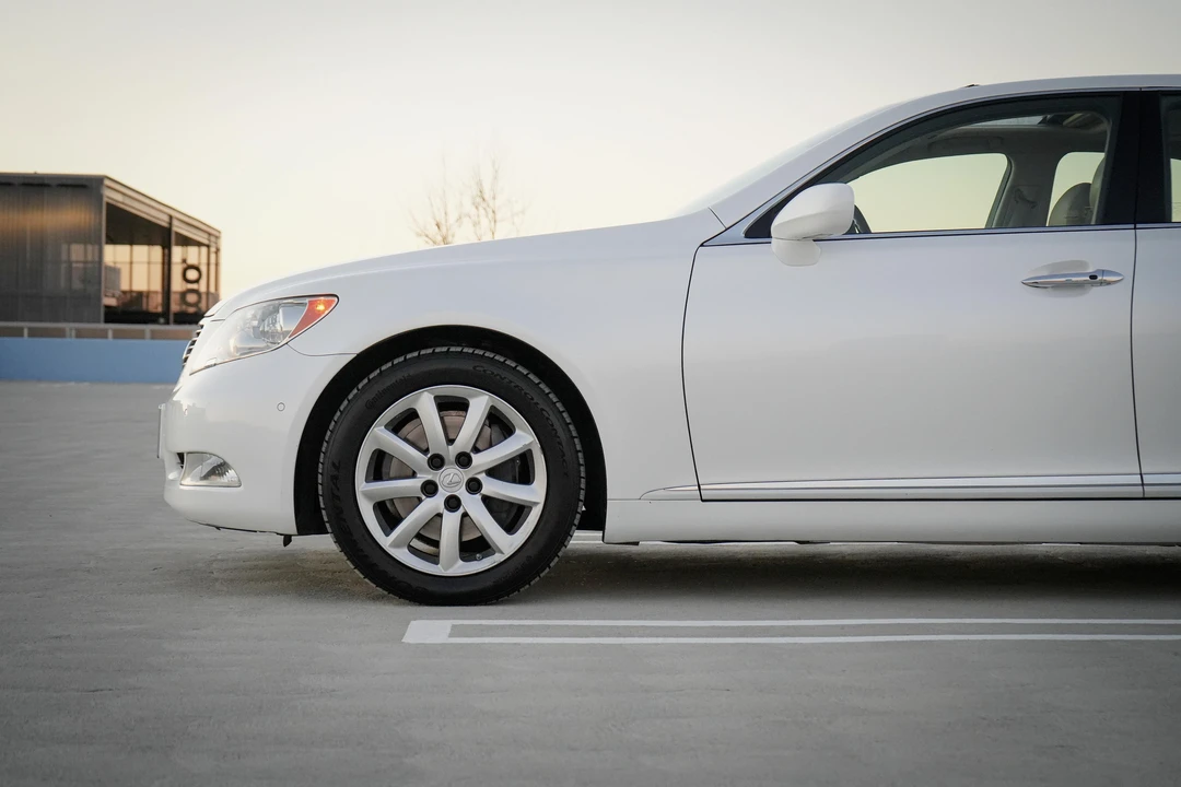 2007 Lexus LS 4th Gen - Image 14 of 31