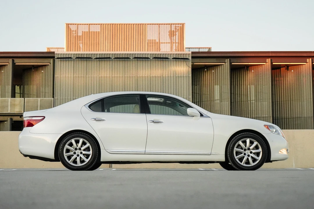 2007 Lexus LS 4th Gen - Image 9 of 31
