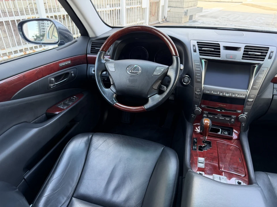2007 Lexus LS 4th Gen - Image 21 of 31
