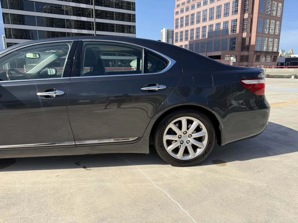 2007 Lexus LS 4th Gen - Image 17 of 31