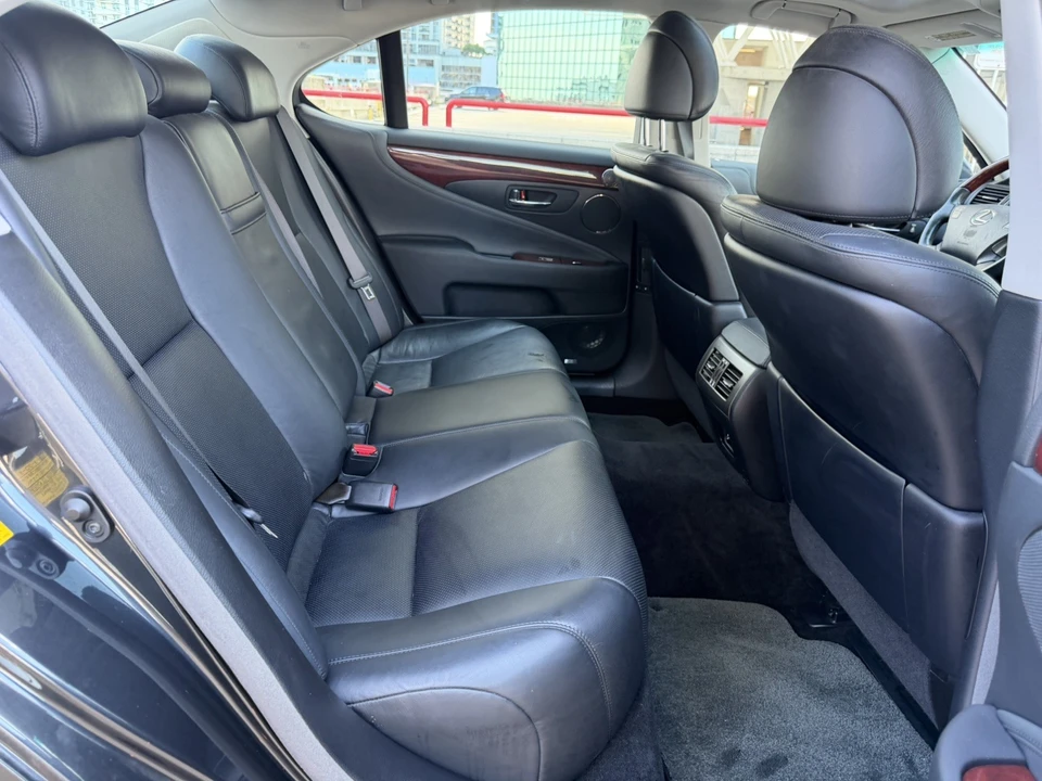 2007 Lexus LS 4th Gen - Image 10 of 31