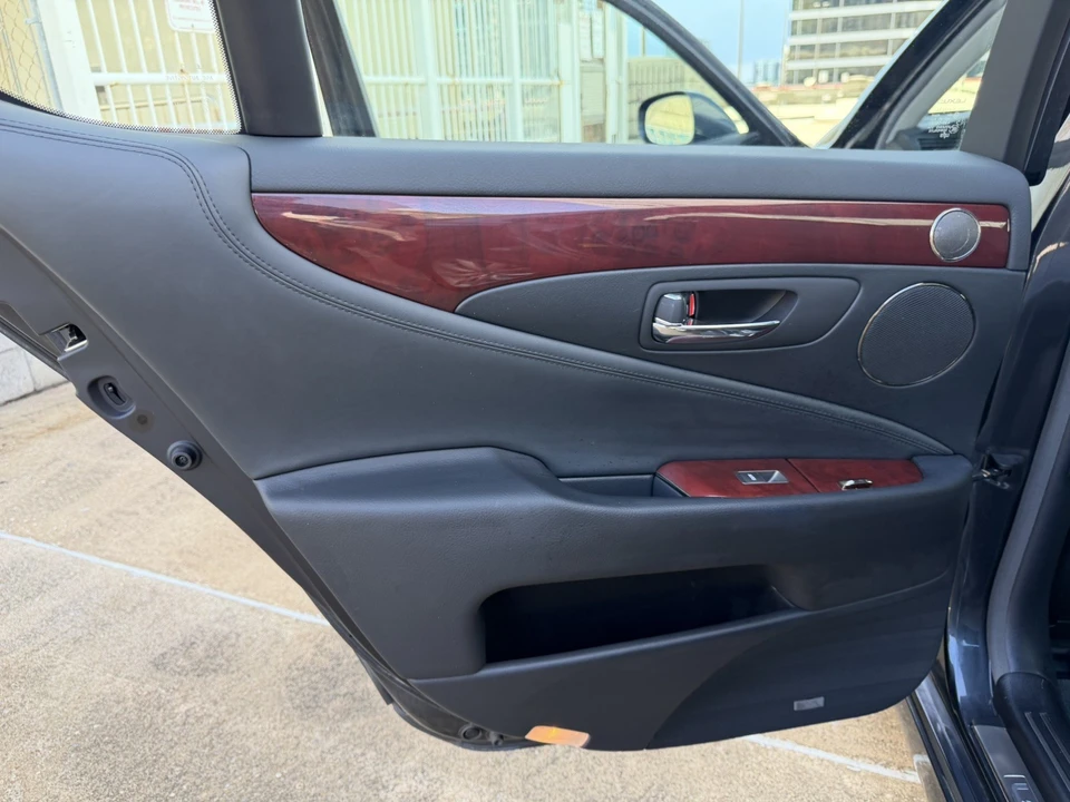 2007 Lexus LS 4th Gen - Image 19 of 31