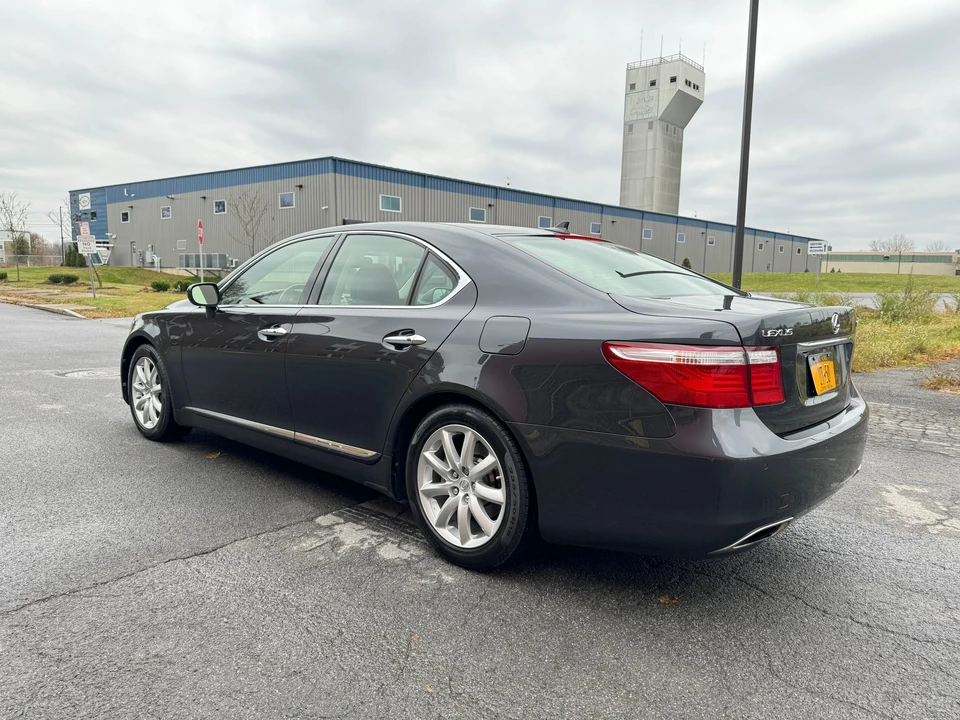 2007 Lexus LS 4th Gen - Image 16 of 31