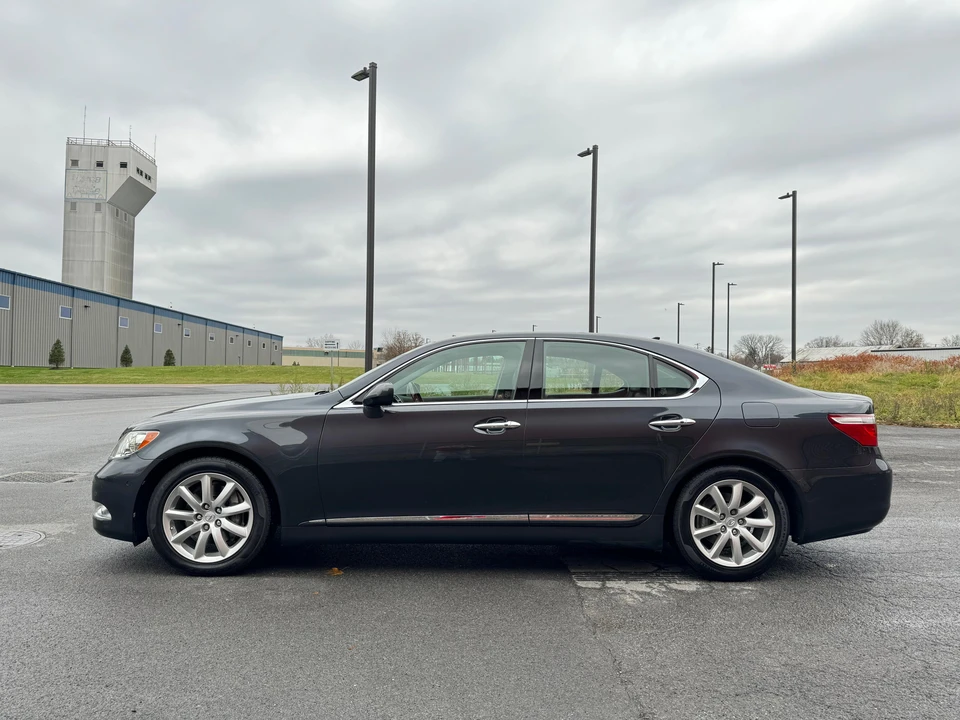 2007 Lexus LS 4th Gen - Image 12 of 31