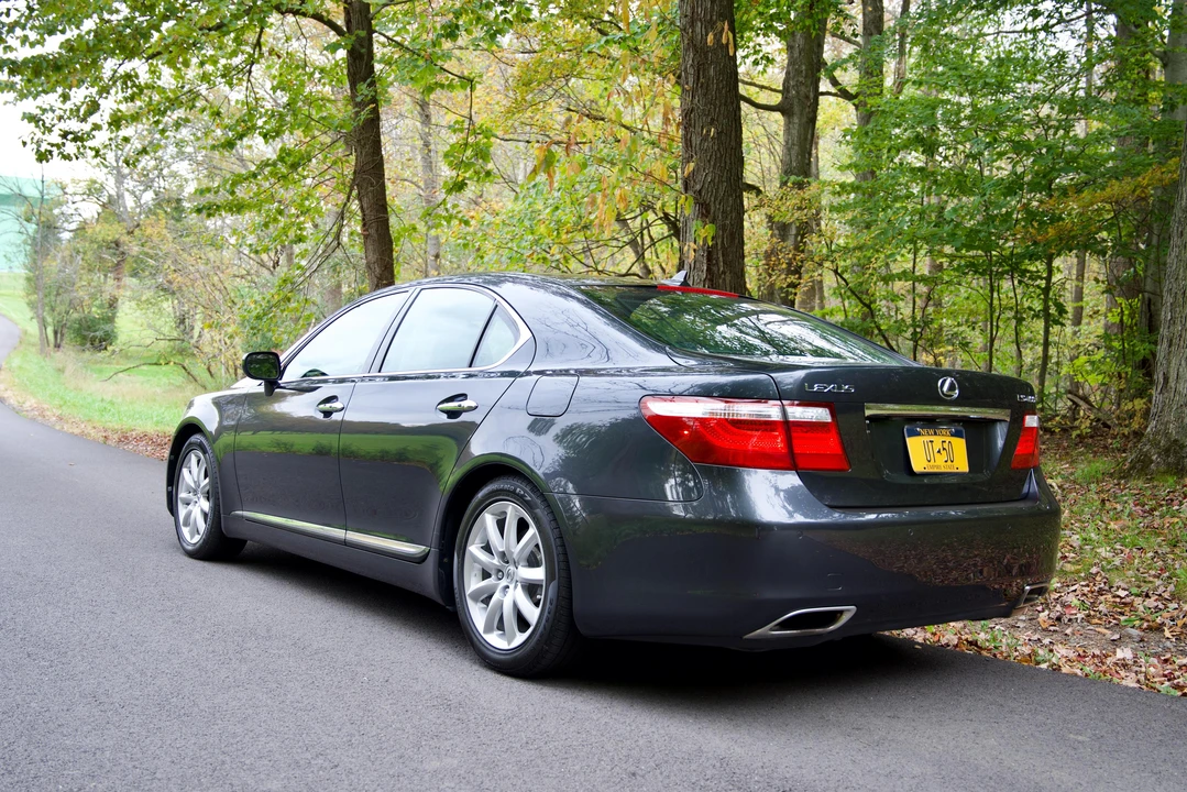 2007 Lexus LS 4th Gen - Image 19 of 31