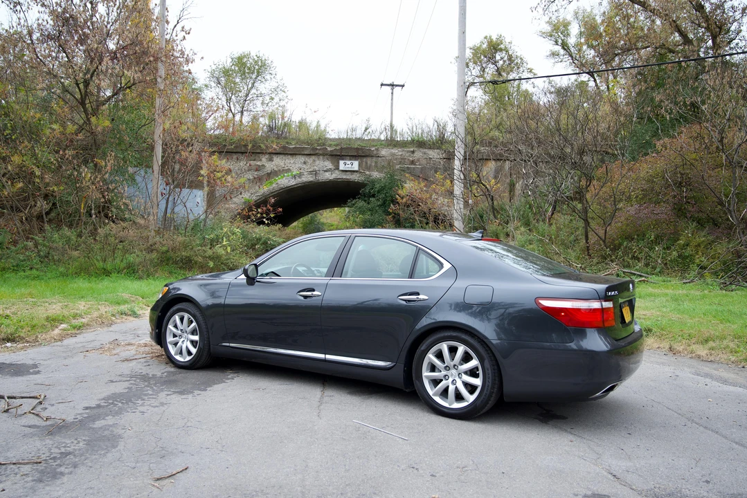 2007 Lexus LS 4th Gen - Image 14 of 31