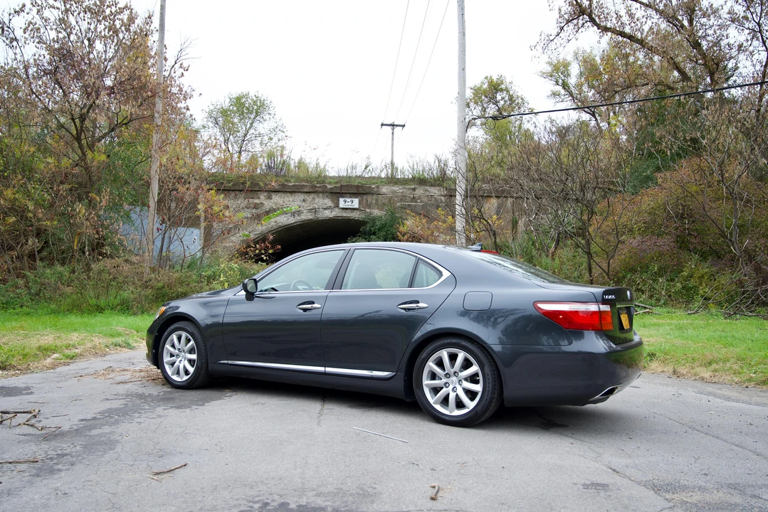 2007 Lexus LS 4th Gen - Image 15 of 31