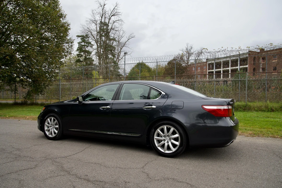 2007 Lexus LS 4th Gen - Image 13 of 31