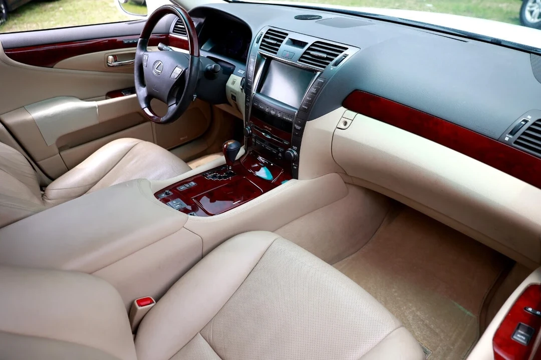 2007 Lexus LS 4th Gen - Image 18 of 21