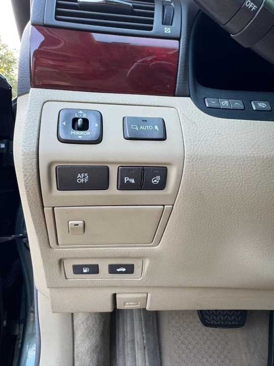 2007 Lexus LS 4th Gen - Image 25 of 31