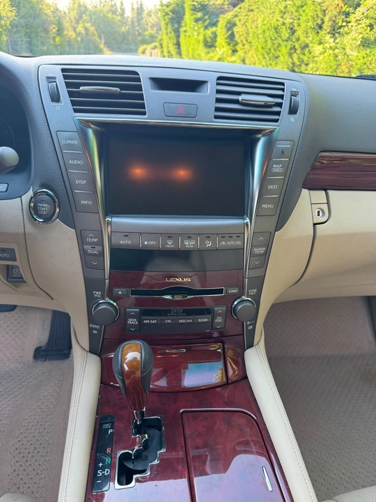 2007 Lexus LS 4th Gen - Image 20 of 31