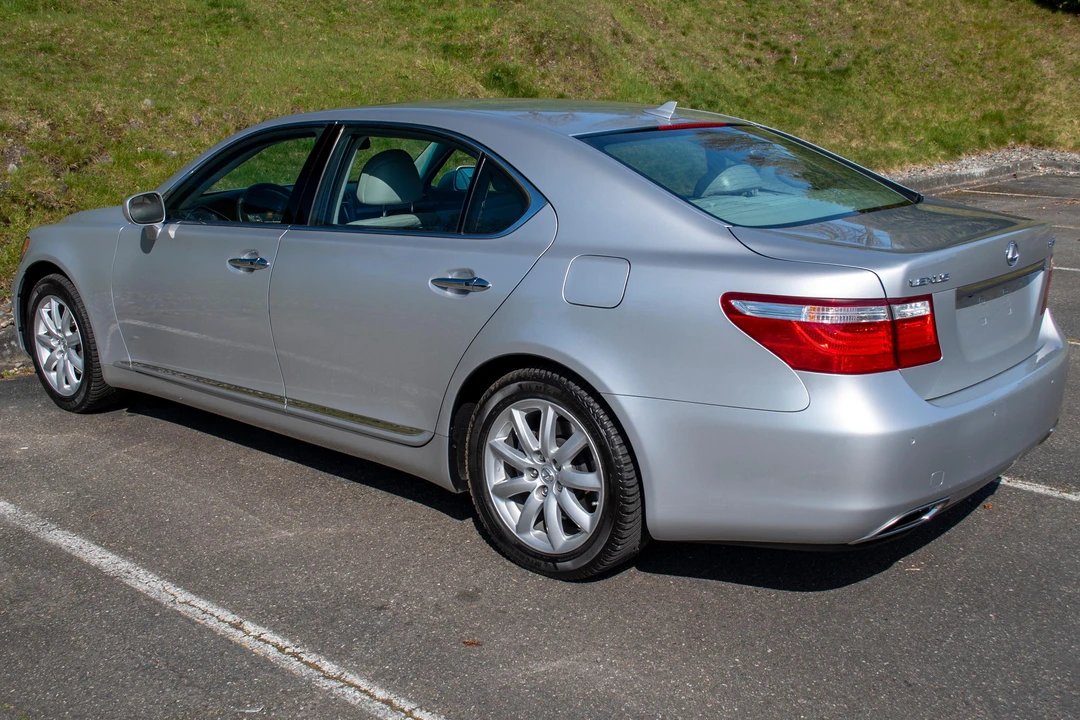 2007 Lexus LS 4th Gen - Image 4 of 31