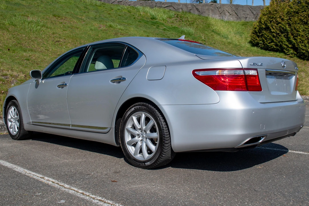 2007 Lexus LS 4th Gen - Image 9 of 31