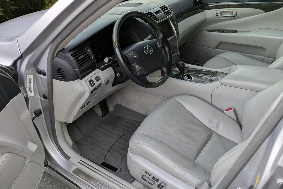 2007 Lexus LS 4th Gen - Image 27 of 31