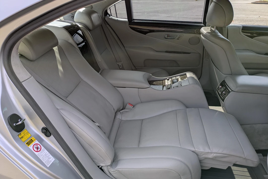 2007 Lexus LS 4th Gen - Image 29 of 31